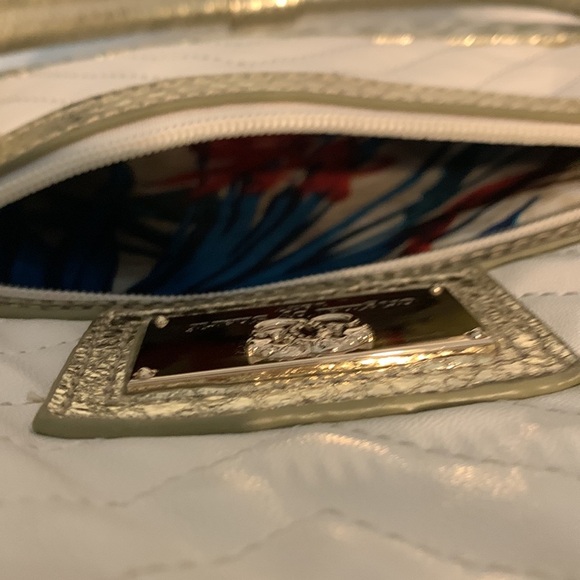 Sharif Embroidered Handbag - Picture 4 of 10